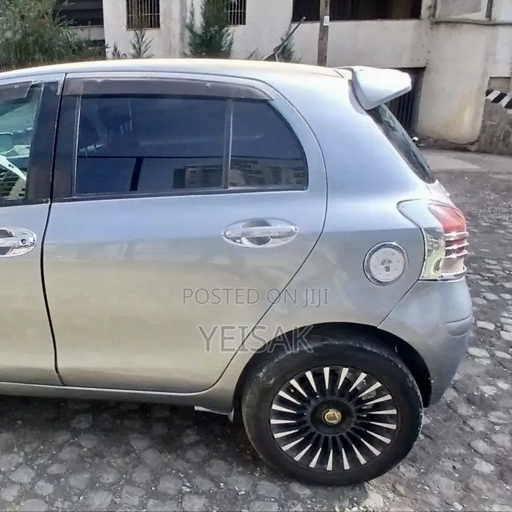Toyota Yaris 2010 Silver
