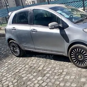 Toyota Yaris 2010 Silver