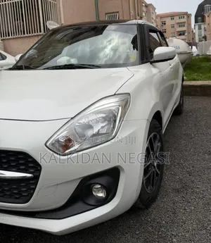 Suzuki Swift 2022 White