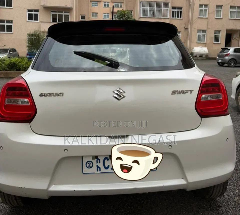 Suzuki Swift 2022 White