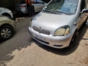 Toyota Vitz 2004 Silver