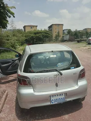 Toyota Vitz 2001 Silver