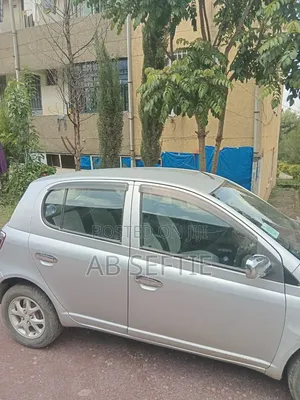 Toyota Vitz 2001 Silver