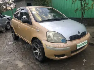 Toyota Vitz 1.0 FWD 5dr 2004 Gold