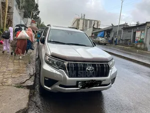 Toyota Land Cruiser Prado 2022 Silver