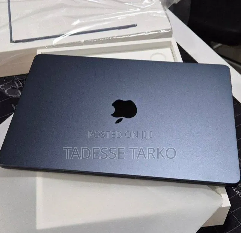 New Laptop Apple MacBook Air 2022 M2 8GB Apple M2 SSD 256GB