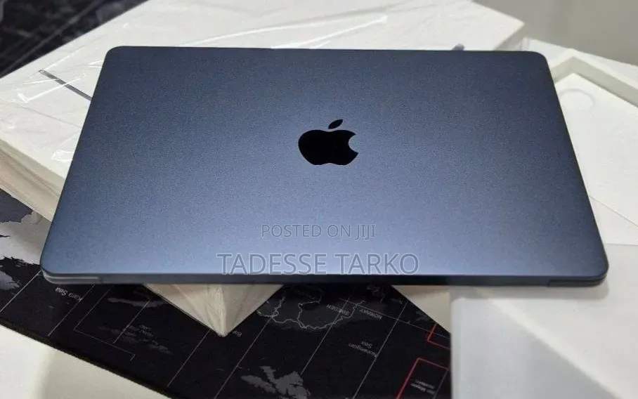 New Laptop Apple MacBook Air 2022 M2 8GB Apple M2 SSD 256GB