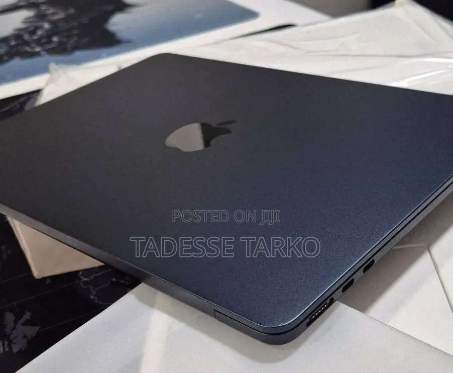 New Laptop Apple MacBook Air 2022 M2 8GB Apple M2 SSD 256GB
