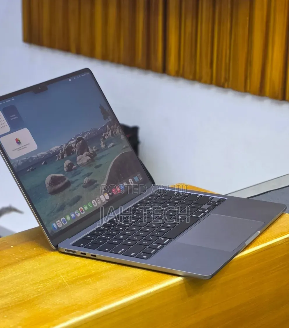 New Laptop Apple MacBook Air 2022 M2 8GB Apple M2 SSD 256GB