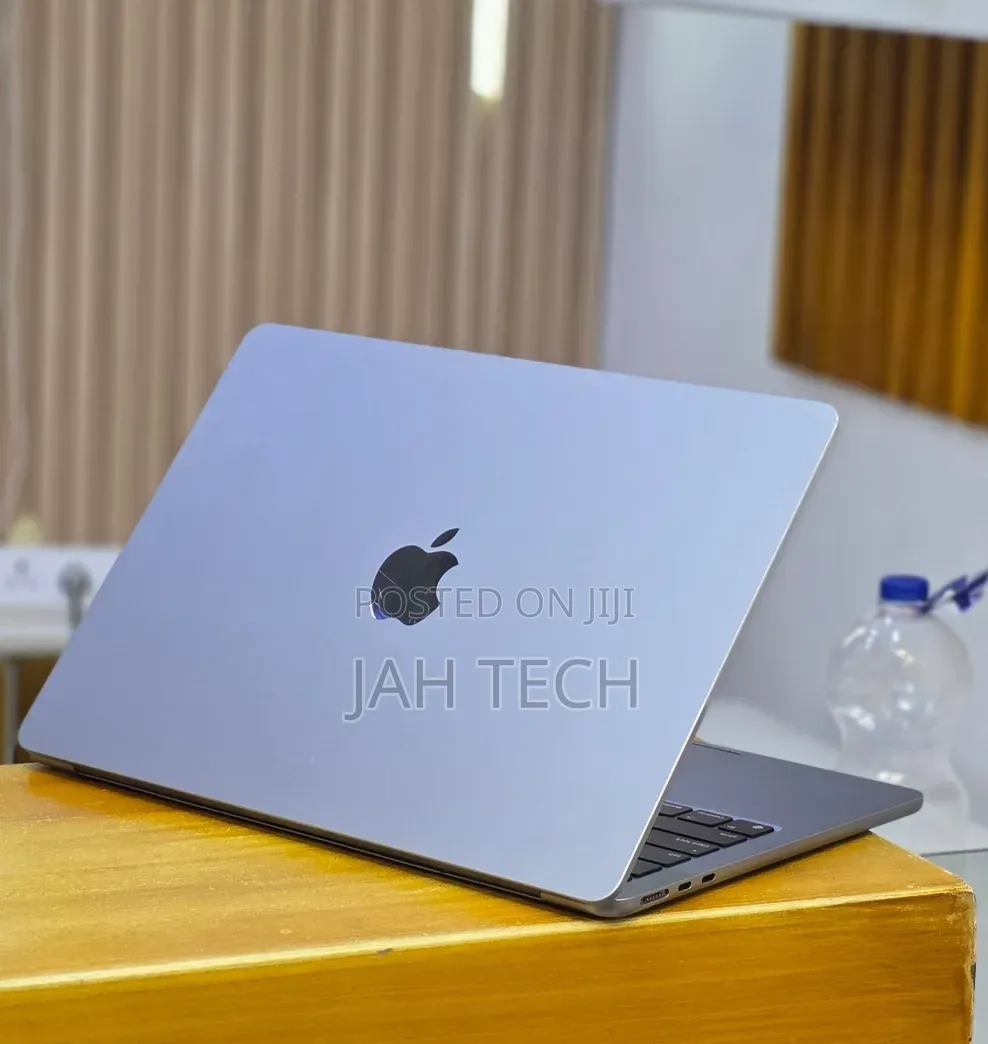 New Laptop Apple MacBook Air 2022 M2 8GB Apple M2 SSD 256GB