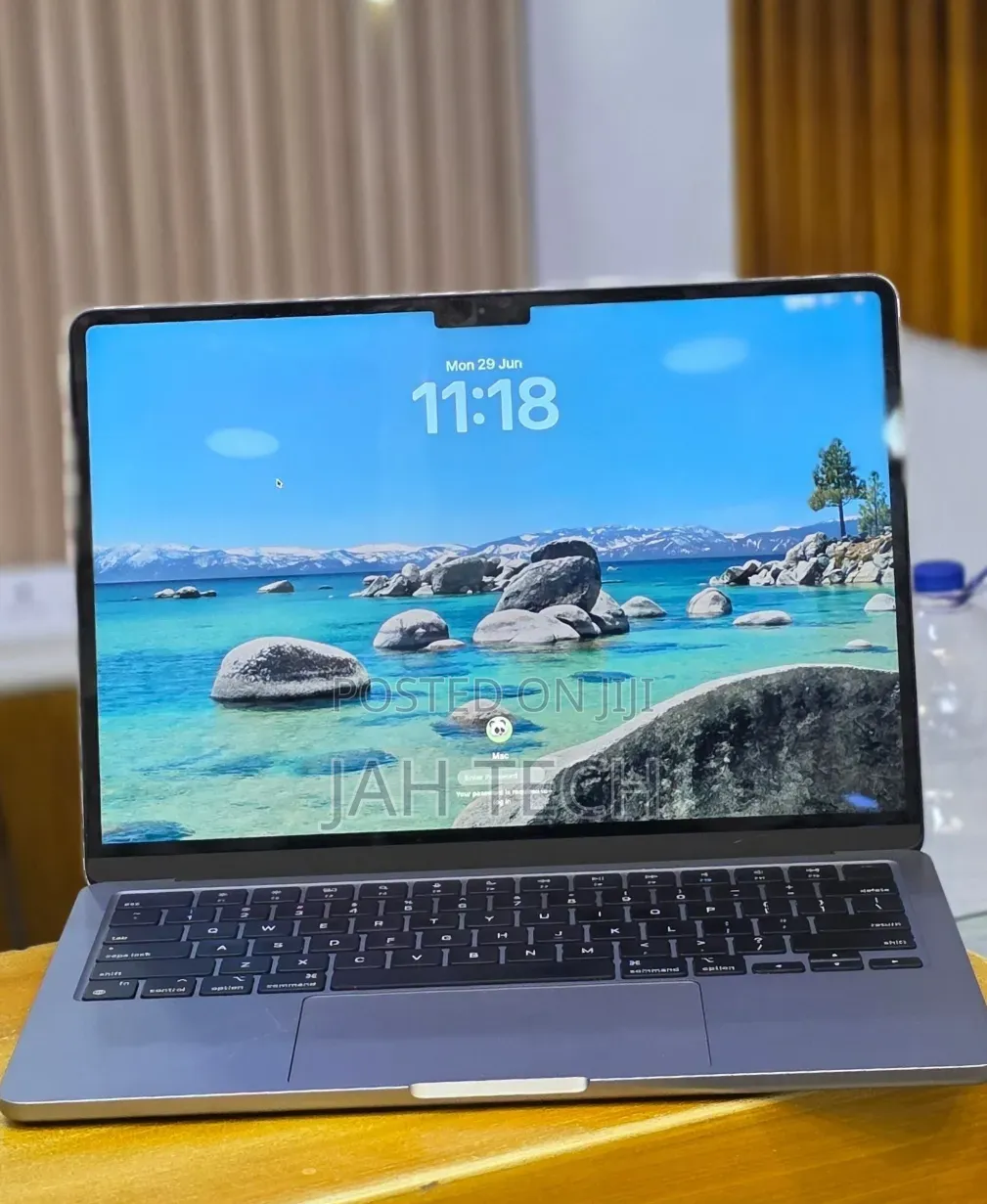 New Laptop Apple MacBook Air 2022 M2 8GB Apple M2 SSD 256GB