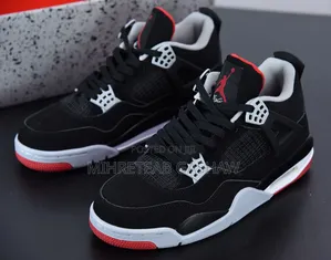Jordan 4 Full Black
