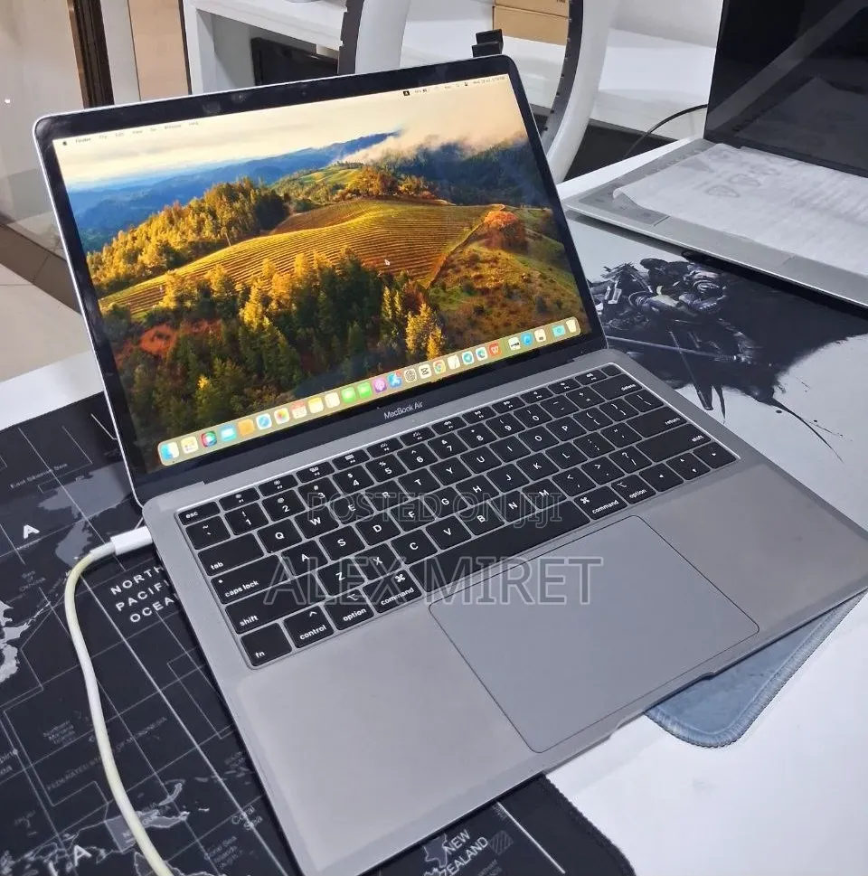 New Laptop Apple MacBook 8GB Intel Core i5 SSD 128GB