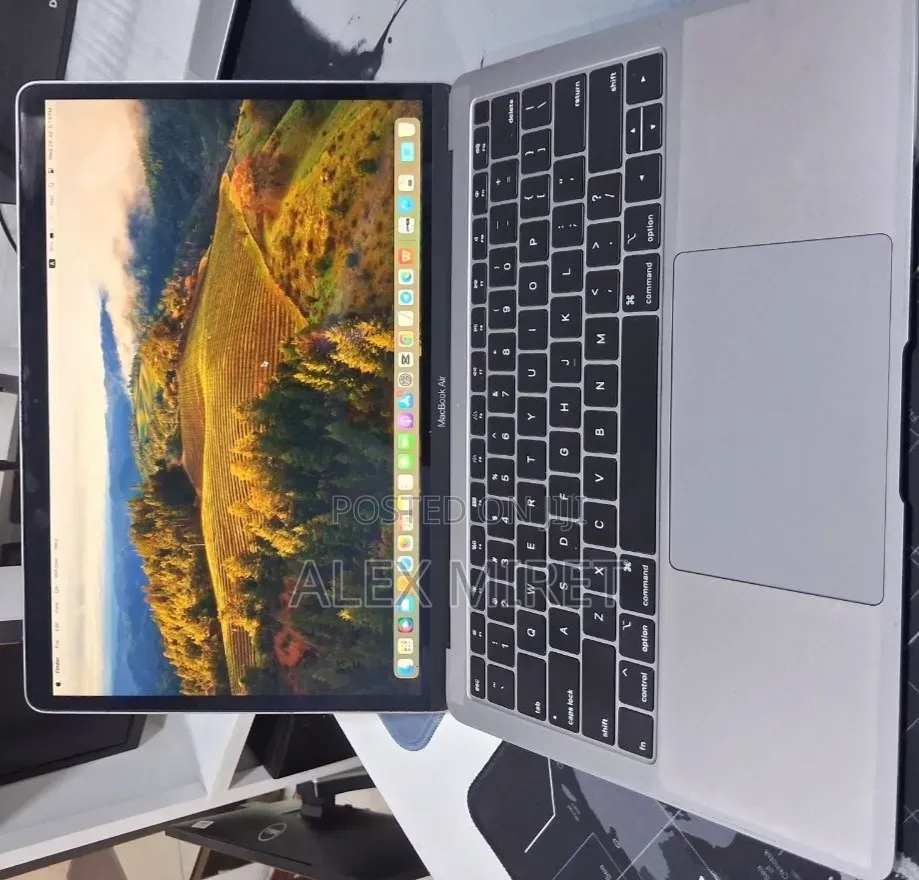New Laptop Apple MacBook 8GB Intel Core i5 SSD 128GB