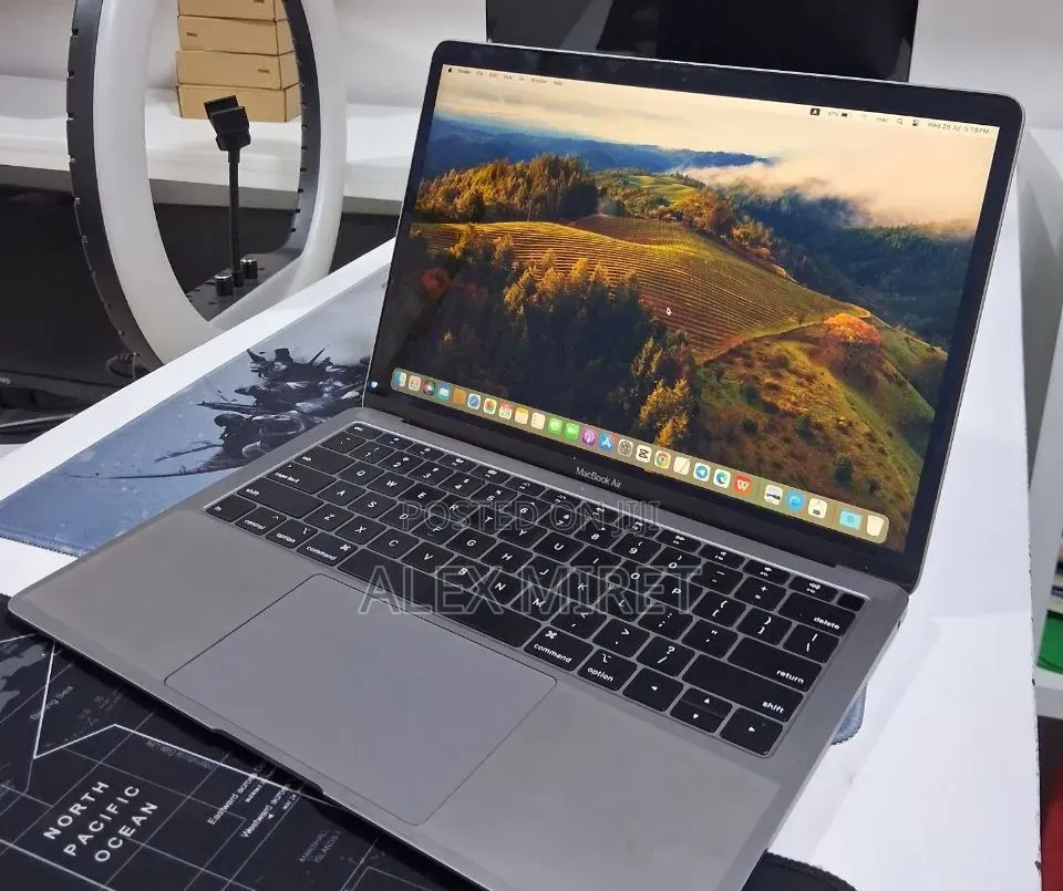 New Laptop Apple MacBook 8GB Intel Core i5 SSD 128GB