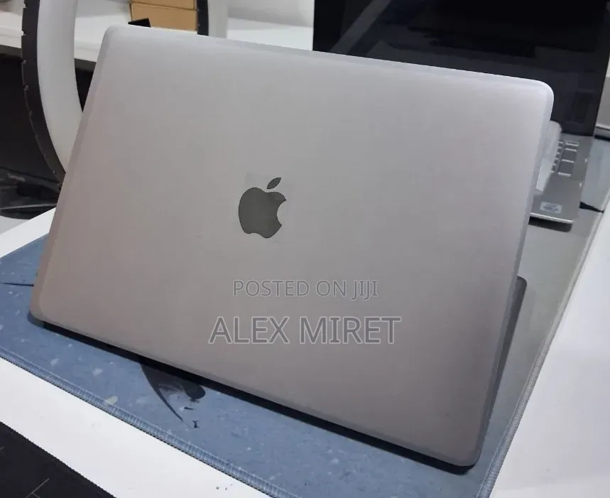 New Laptop Apple MacBook 8GB Intel Core i5 SSD 128GB