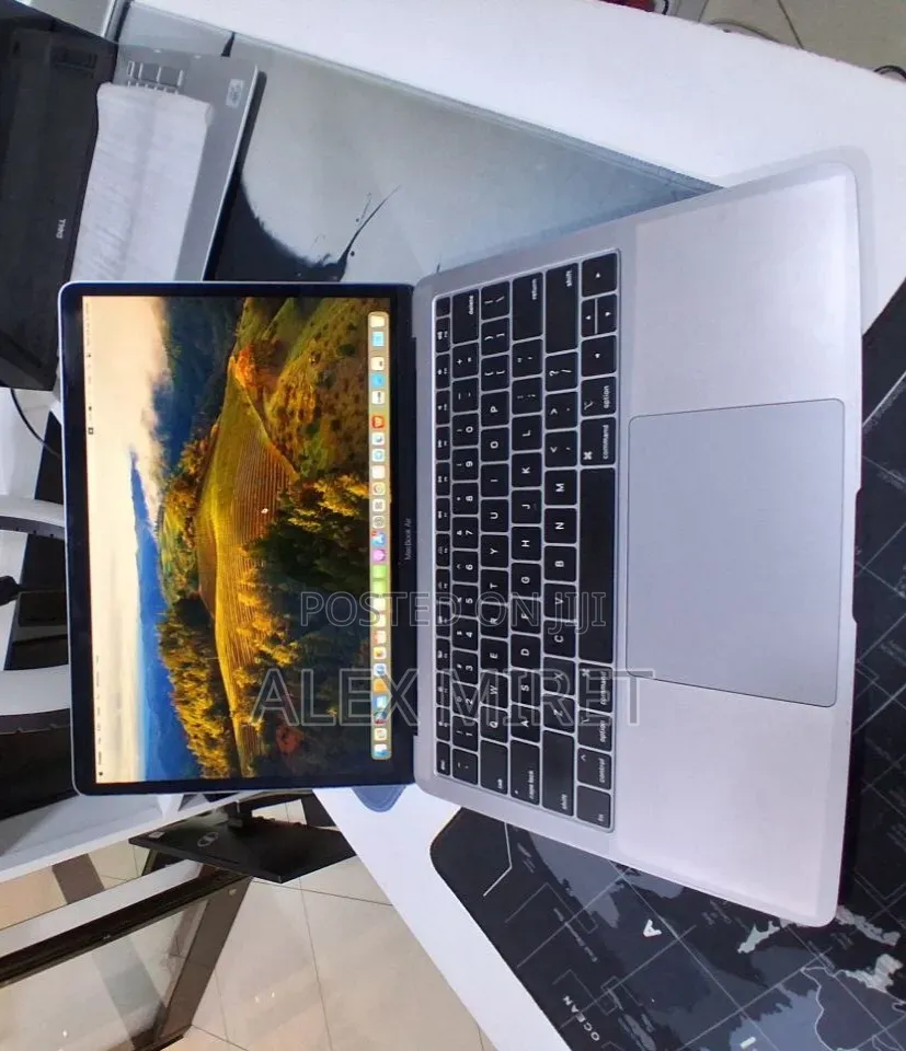 New Laptop Apple MacBook 8GB Intel Core i5 SSD 128GB