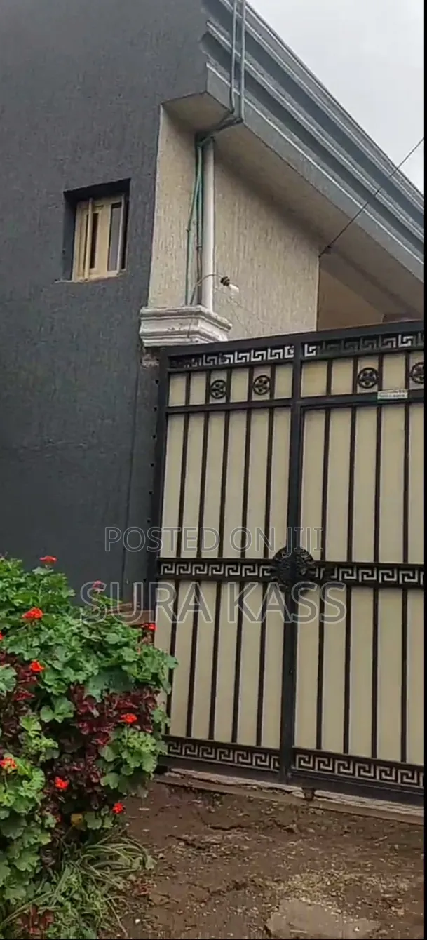 3bdrm House in Akaky Kaliti for sale