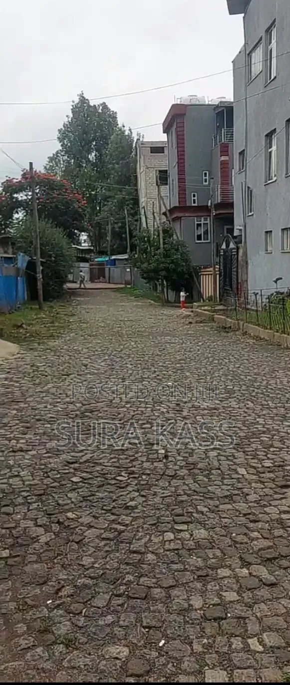 3bdrm House in Akaky Kaliti for sale