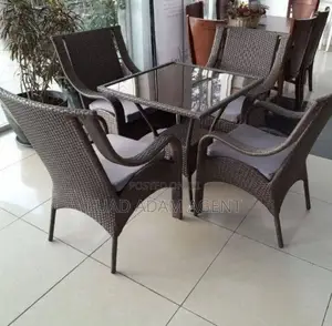 4-Seater Rattan Dining Set /4 መቀመጫ ራታን ጠረጴዛ እና ወንበር ስብስብ