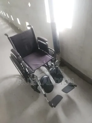 ዊልቸር Manual Wheelchair, Possibly a BME-4617 Model or Similar ጠንካራ