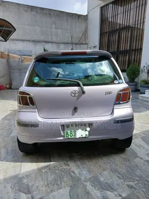 Toyota Vitz 2004 Silver