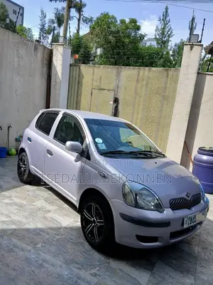 Toyota Vitz 2004 Silver