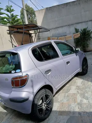 Toyota Vitz 2004 Silver