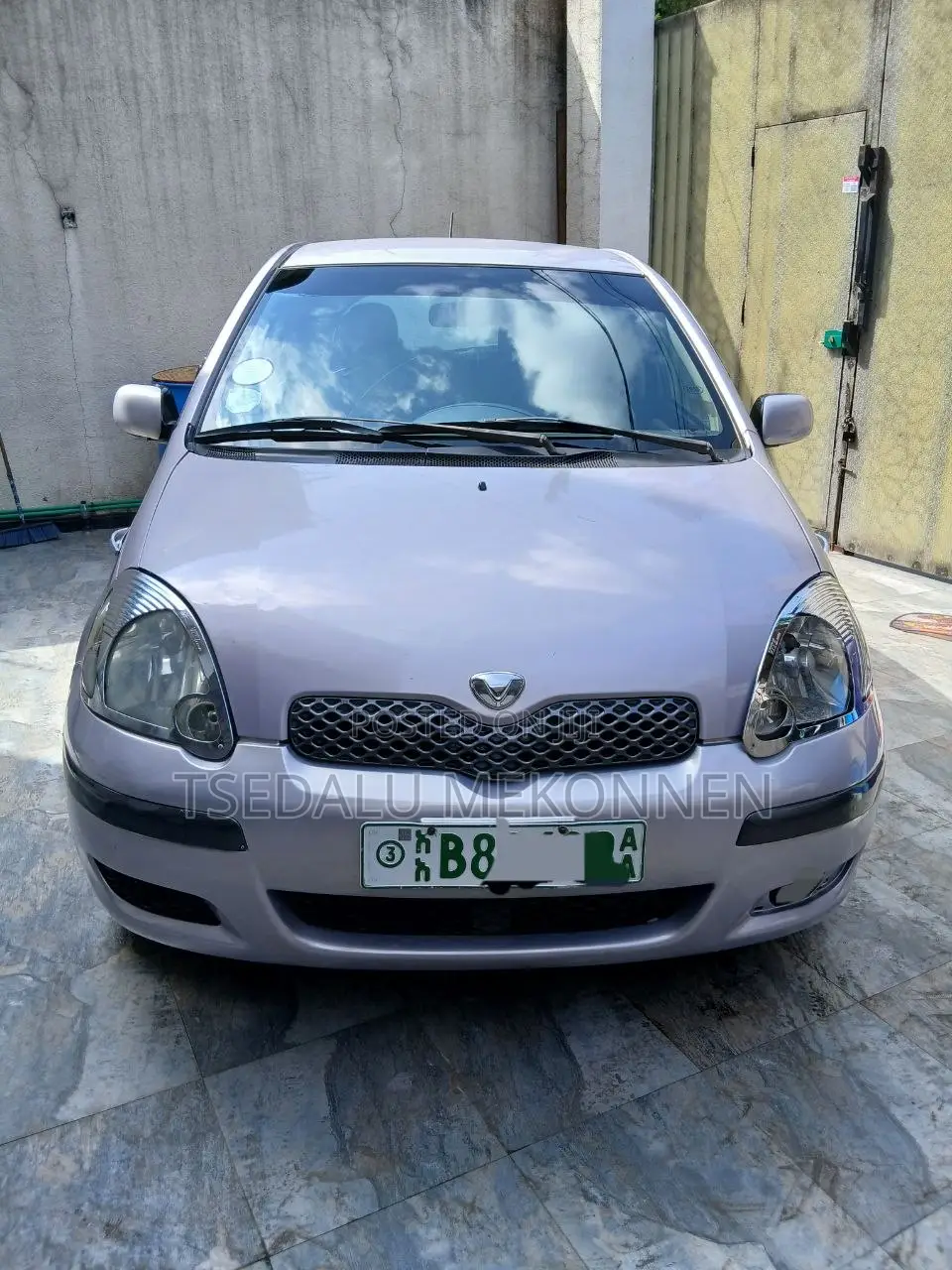 Toyota Vitz 2004 Silver