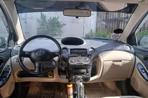 Toyota Vitz 2004 Silver