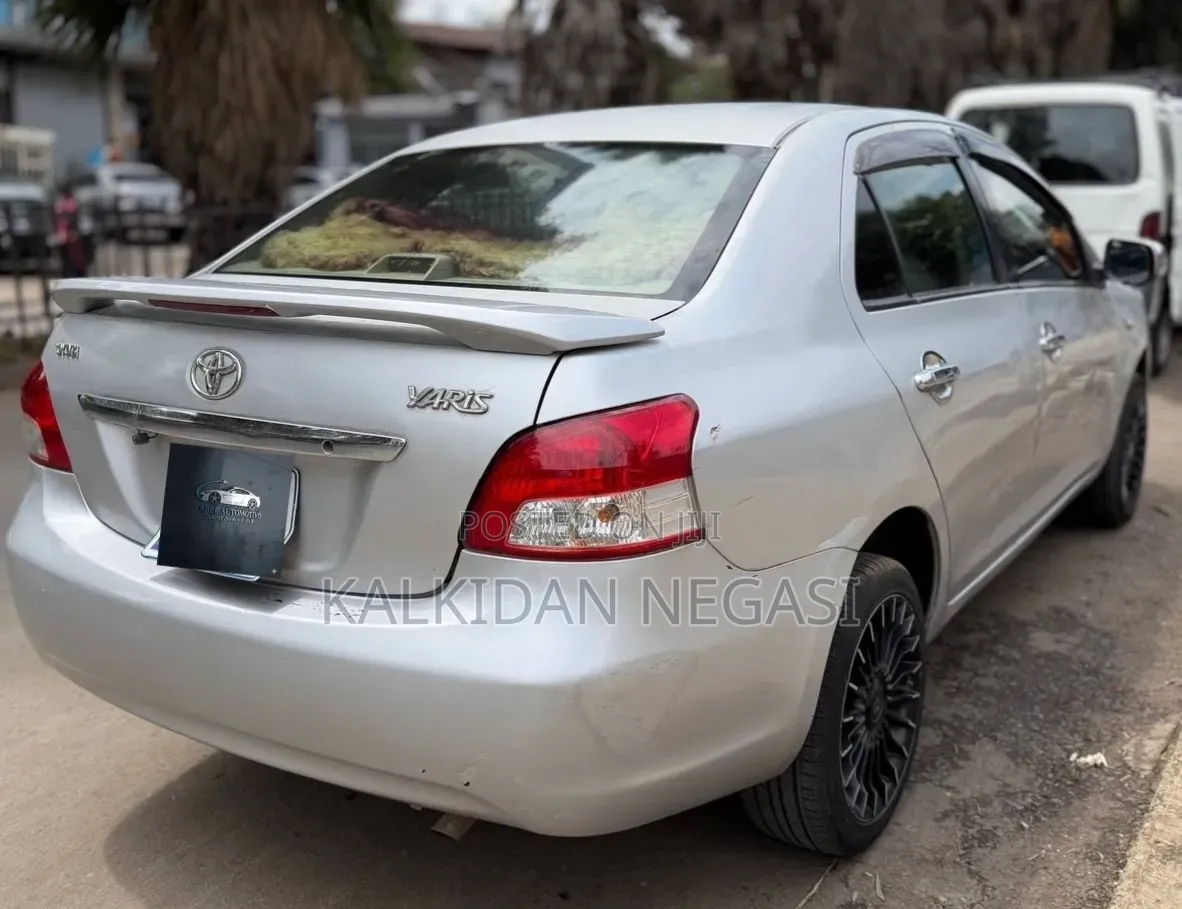 Toyota Yaris 2007 Gray