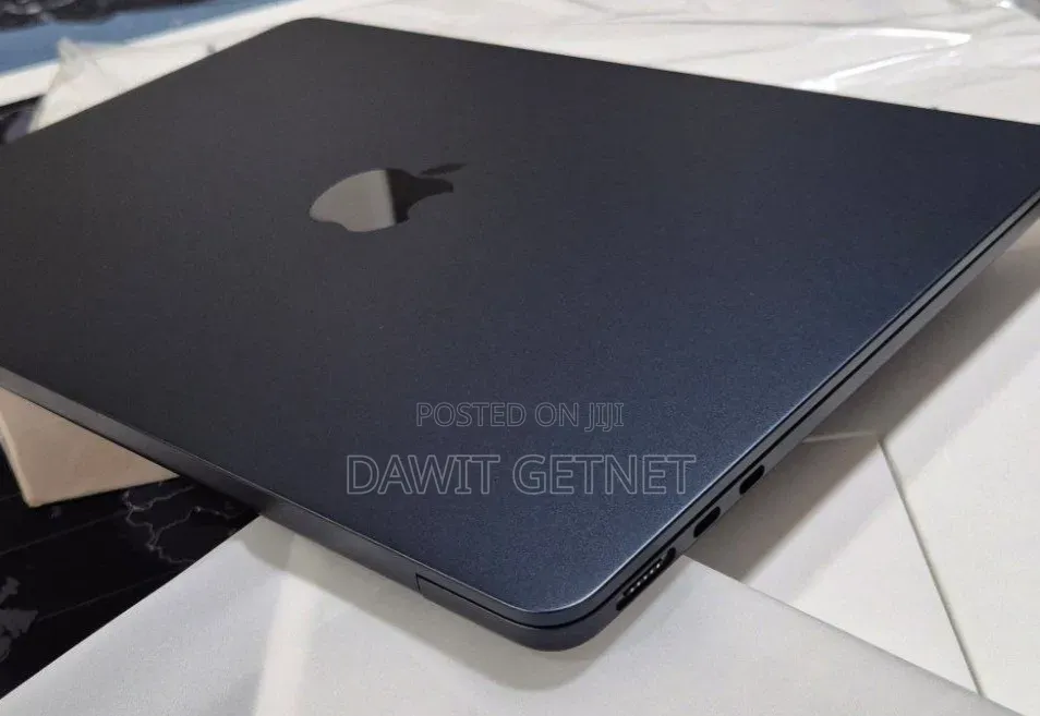 New Laptop Apple MacBook Air 2022 M2 8GB Apple M2 SSD 256GB