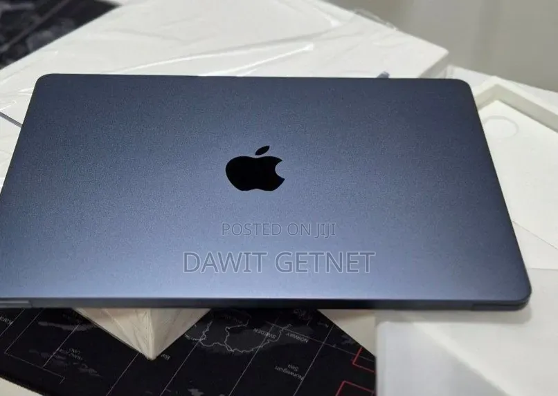 New Laptop Apple MacBook Air 2022 M2 8GB Apple M2 SSD 256GB