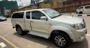 Toyota Hilux 2010 Gray
