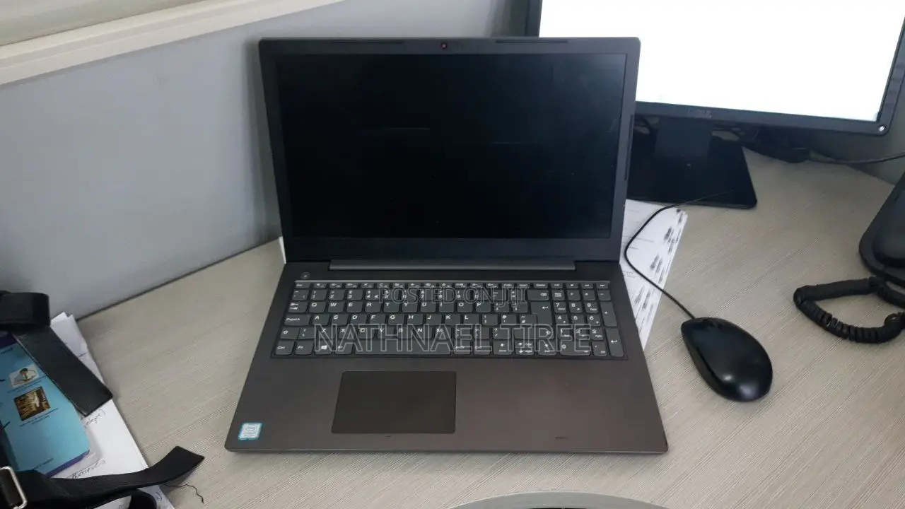 Laptop Lenovo V330 8GB Intel Core i7 SSHD (Hybrid) 1T
