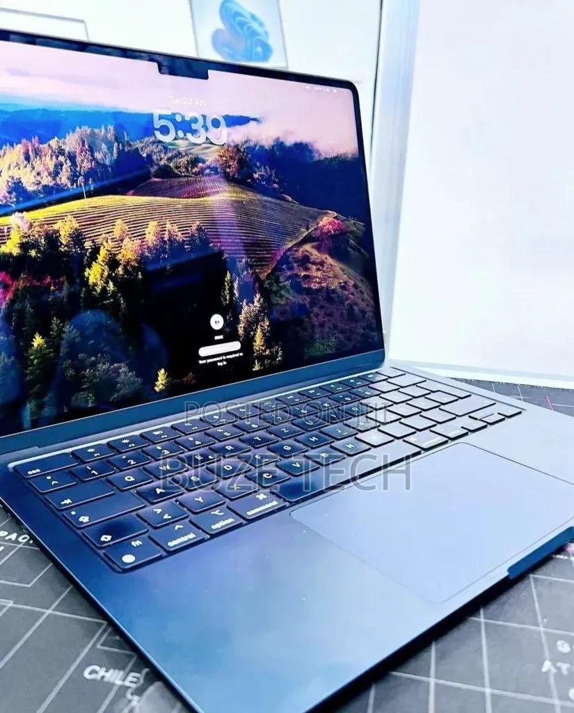 New Laptop Apple MacBook Air 2022 M2 16GB Apple M2 SSD 512GB