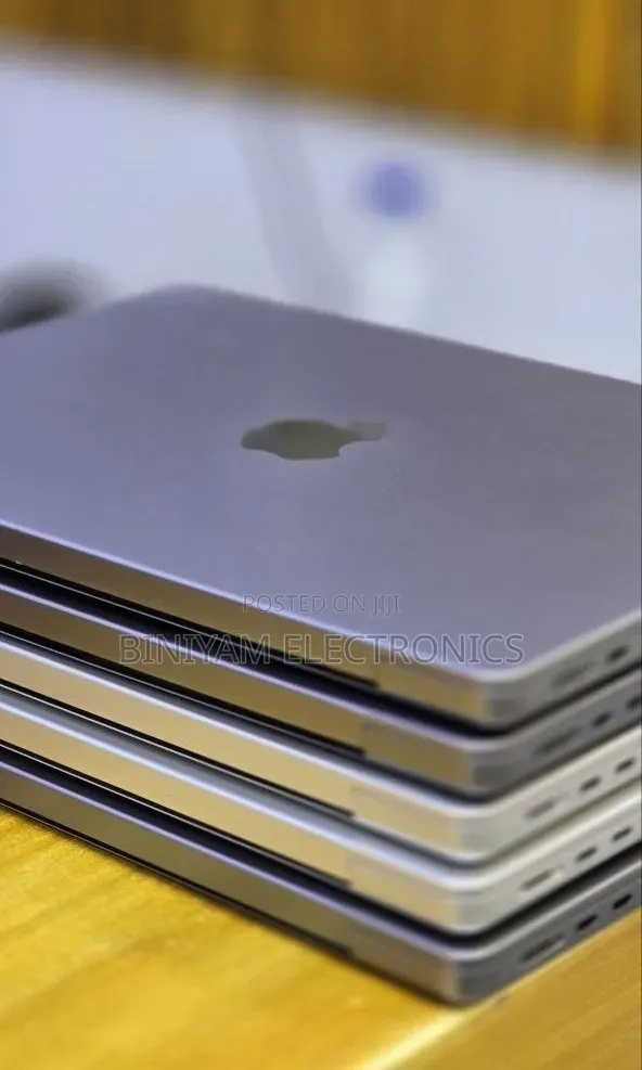 New Laptop Apple MacBook Pro 32GB Apple M1 Pro SSD 512GB