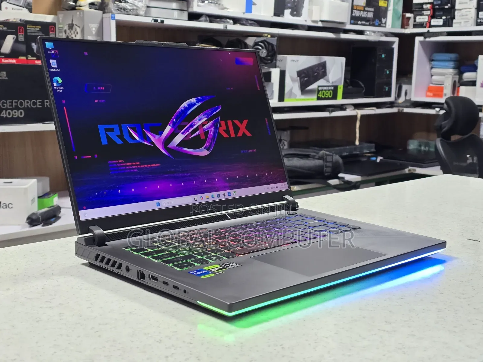 New Laptop Asus ROG Strix SCAR 17 32GB Intel Core i9 SSD 1T