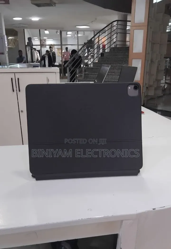New Apple iPad Pro 12.9 (2021) 256 GB Black