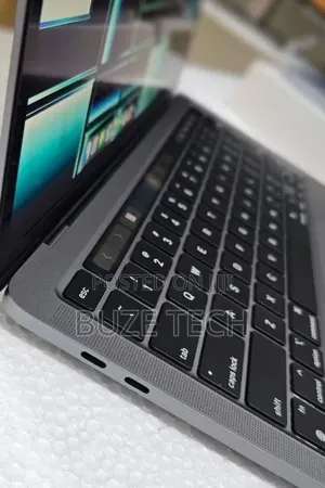 New Laptop Apple MacBook Pro 2022 M2 8GB Apple M2 SSD 256GB