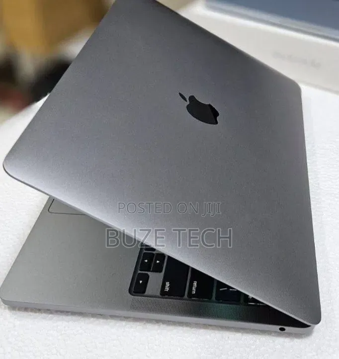 New Laptop Apple MacBook Pro 2022 M2 8GB Apple M2 SSD 256GB