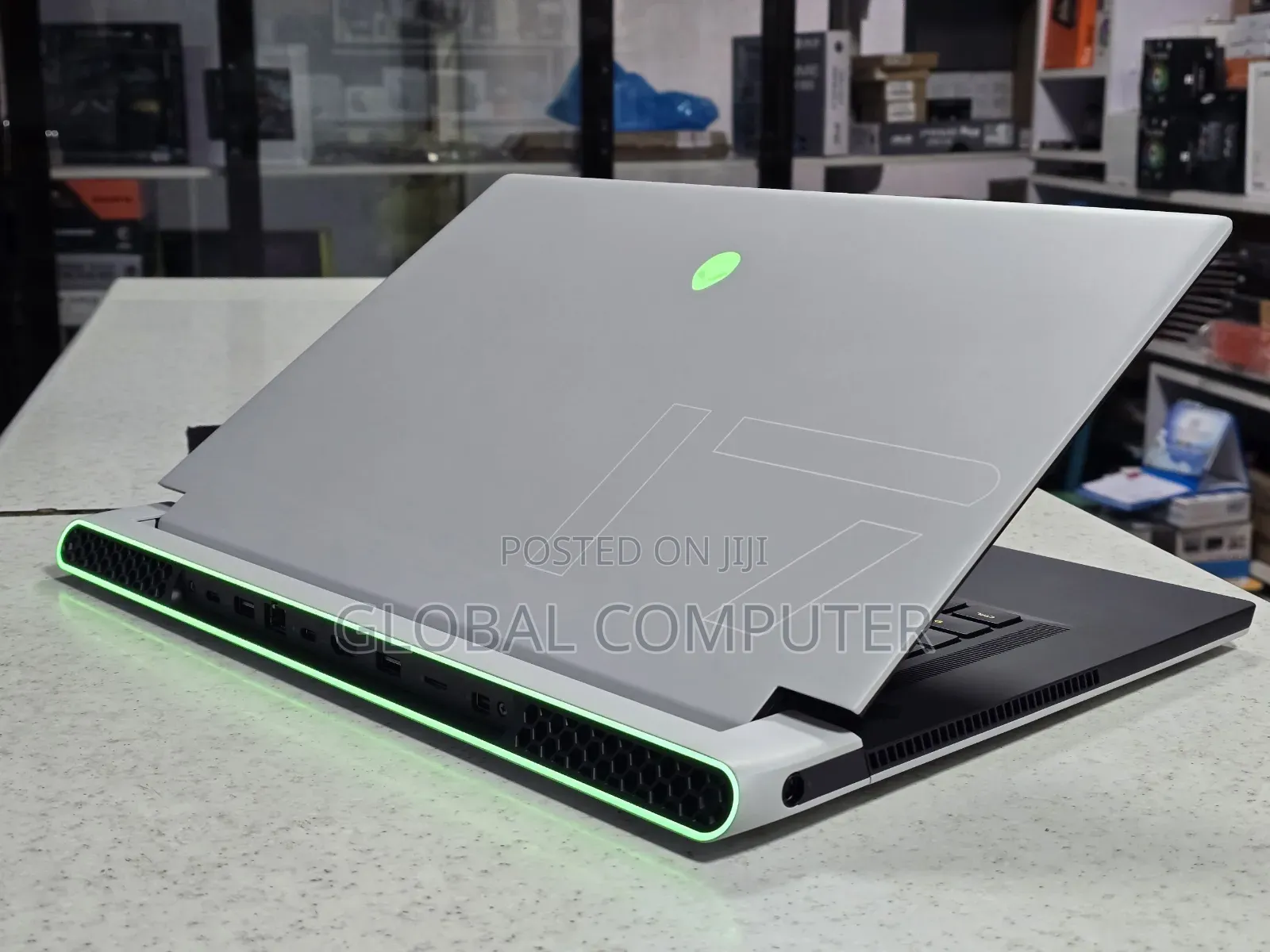 New Laptop Alienware X17 R1 32GB Intel Core i7 SSD 1T