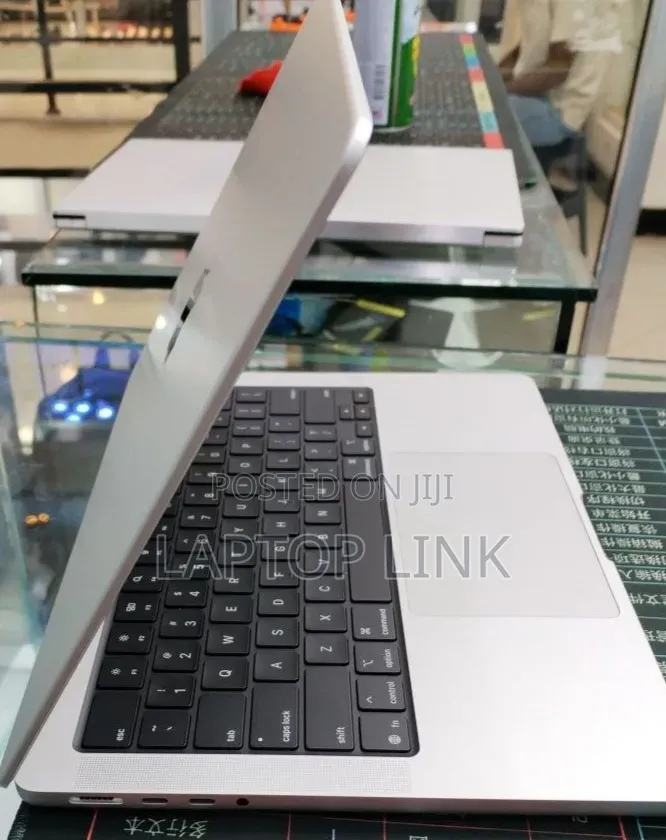 New Laptop Apple MacBook Pro 16GB Apple M5 SSD 512GB