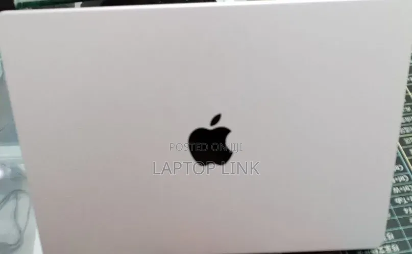 New Laptop Apple MacBook Pro 16GB Apple M5 SSD 512GB