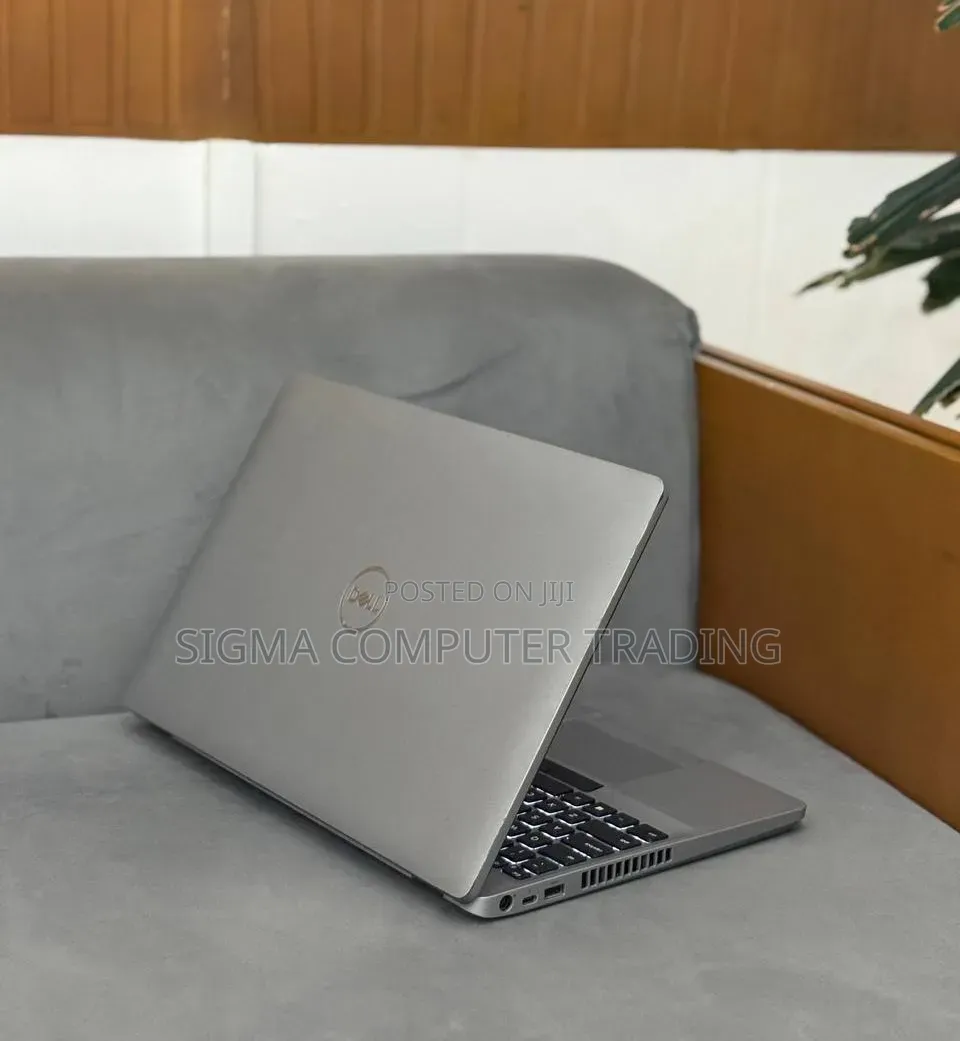 New Laptop Dell Precision 15 3520 16GB Intel Core i7 SSD 512GB