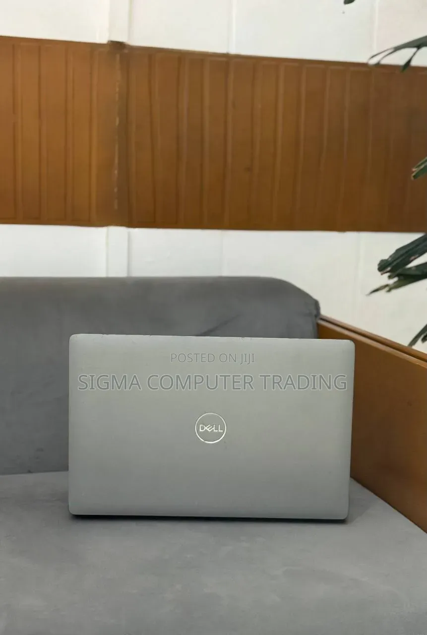 New Laptop Dell Precision 15 3520 16GB Intel Core i7 SSD 512GB