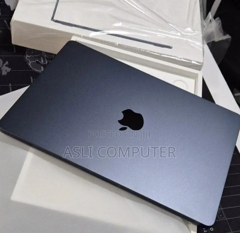 New Laptop Apple MacBook Air 2022 M2 8GB Apple M2 SSD 256GB