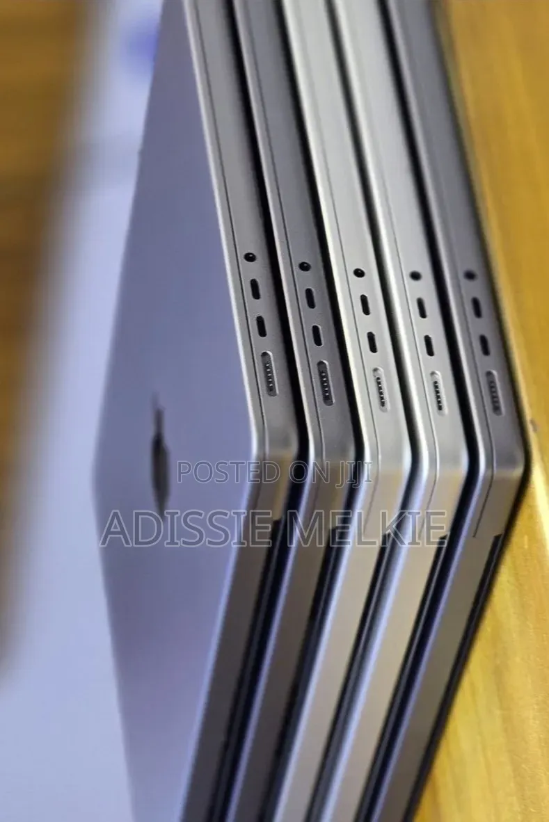 New Laptop Apple MacBook 32GB Apple M1 Pro SSD 512GB