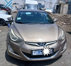 Hyundai Elantra 2015 Gold
