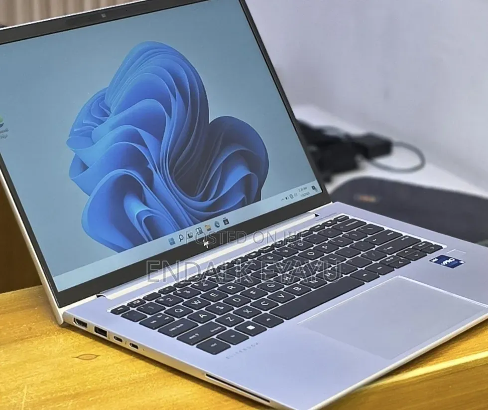 New Laptop HP EliteBook 840 G10 16GB Intel Core i7 SSD 512GB